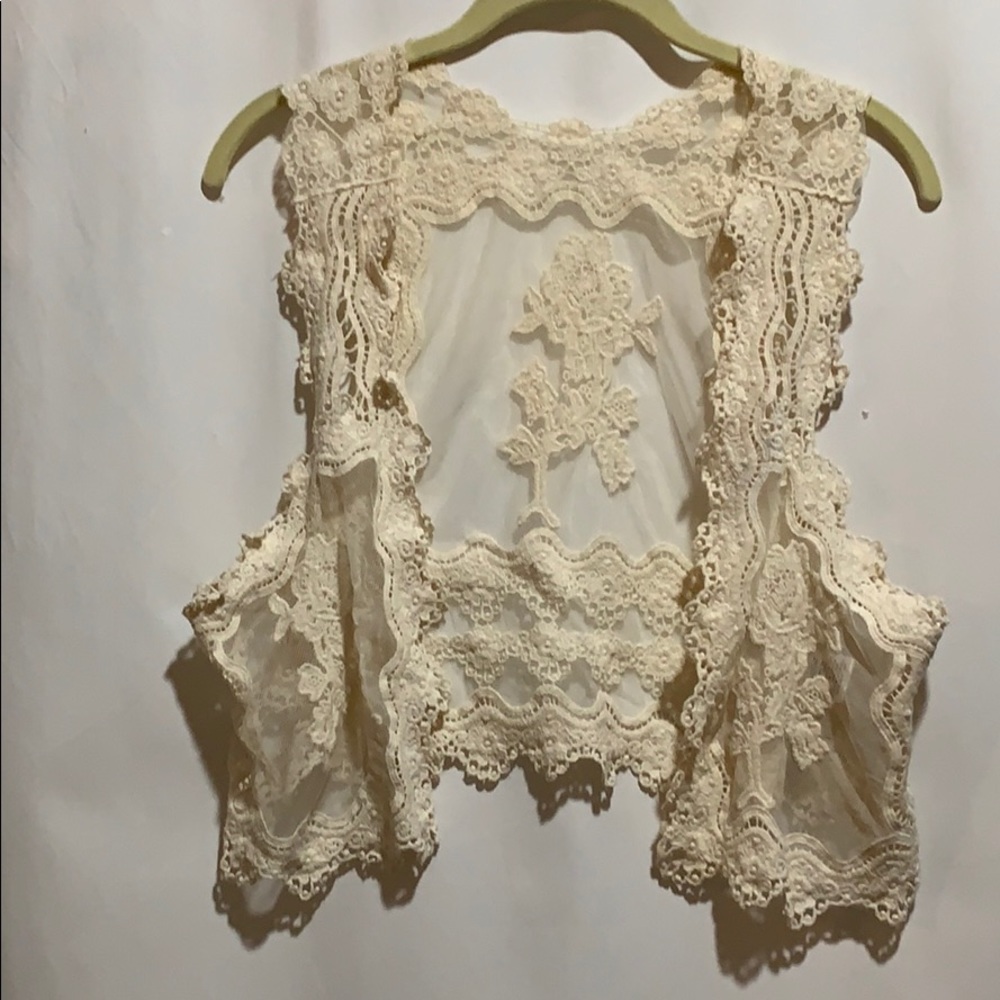 LACE AND  APPLIQUÉ VEST CROPPED ROMANTIC/VICTORIAN